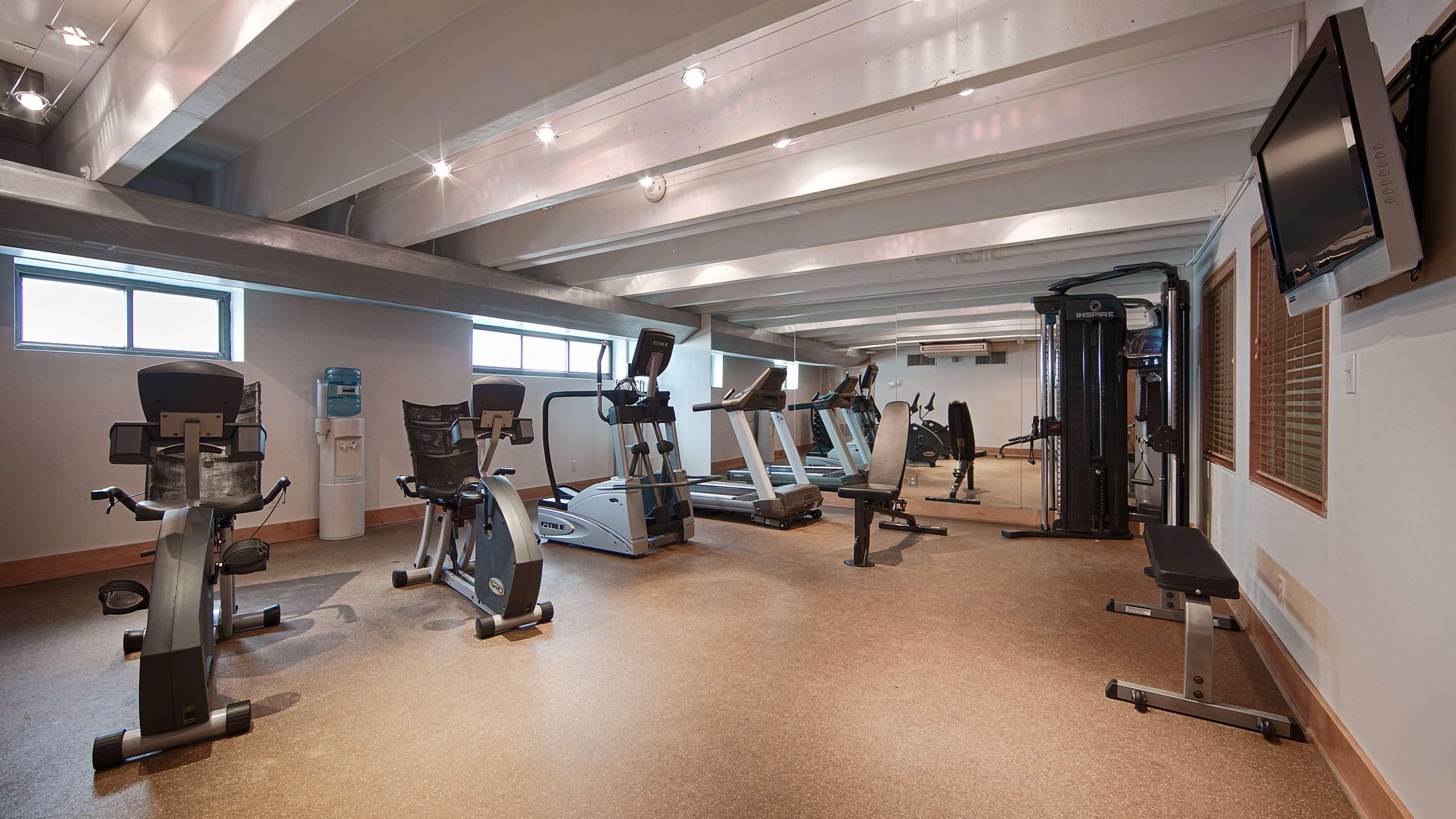 Best Western Plus Milwaukee West Kinh doanh bức ảnh