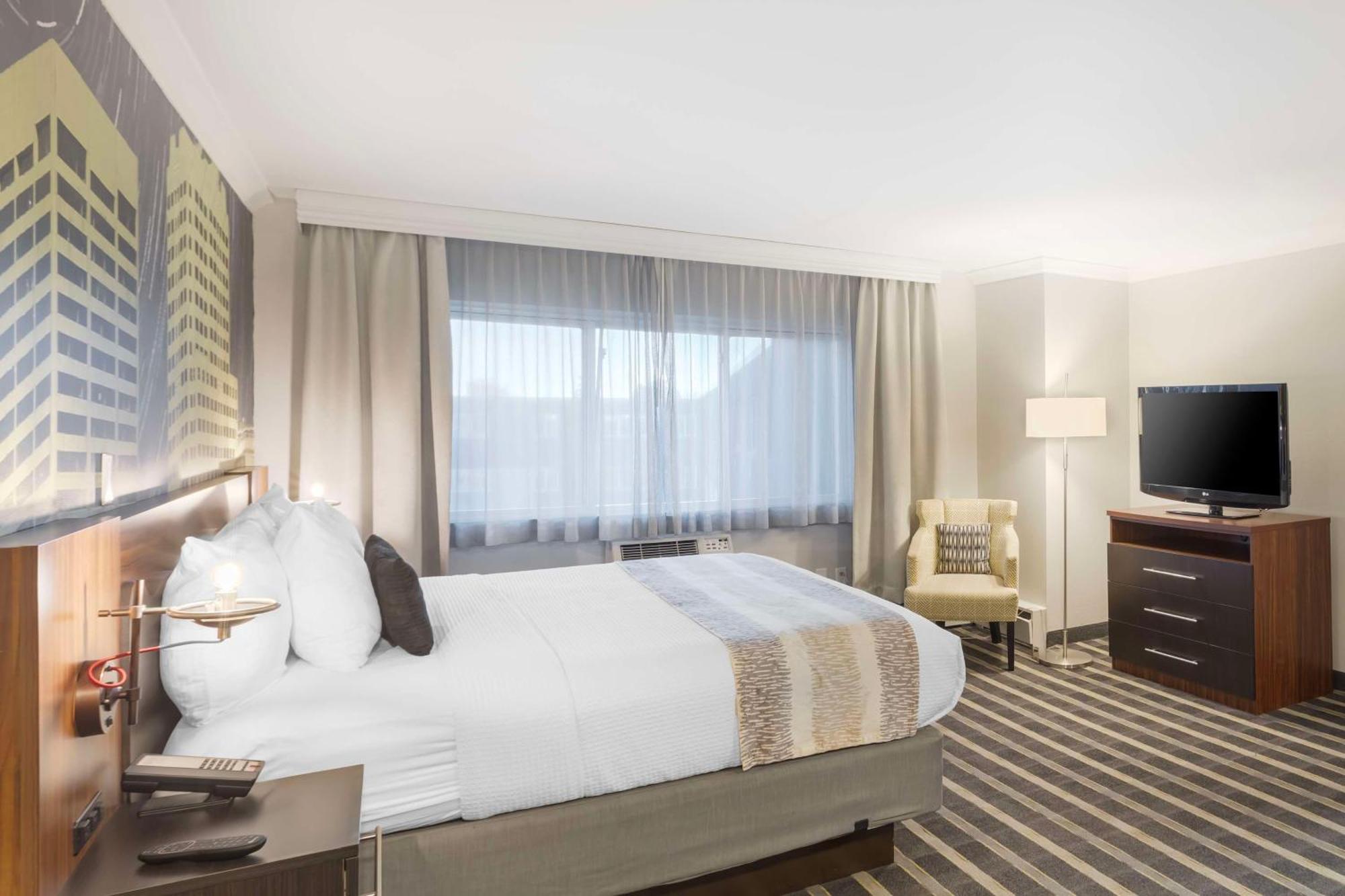 Best Western Plus Milwaukee West Ngoại thất bức ảnh
