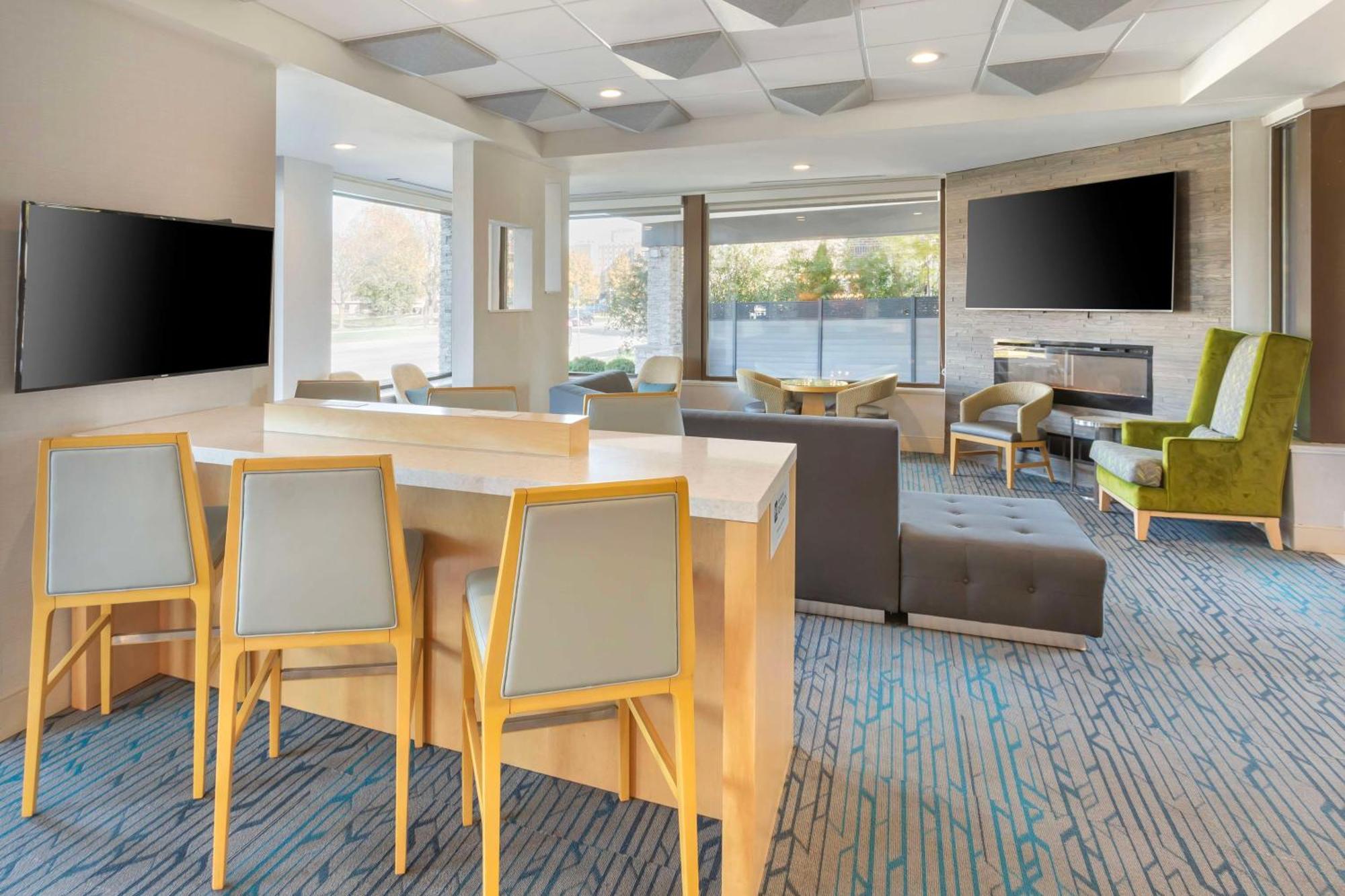 Best Western Plus Milwaukee West Ngoại thất bức ảnh