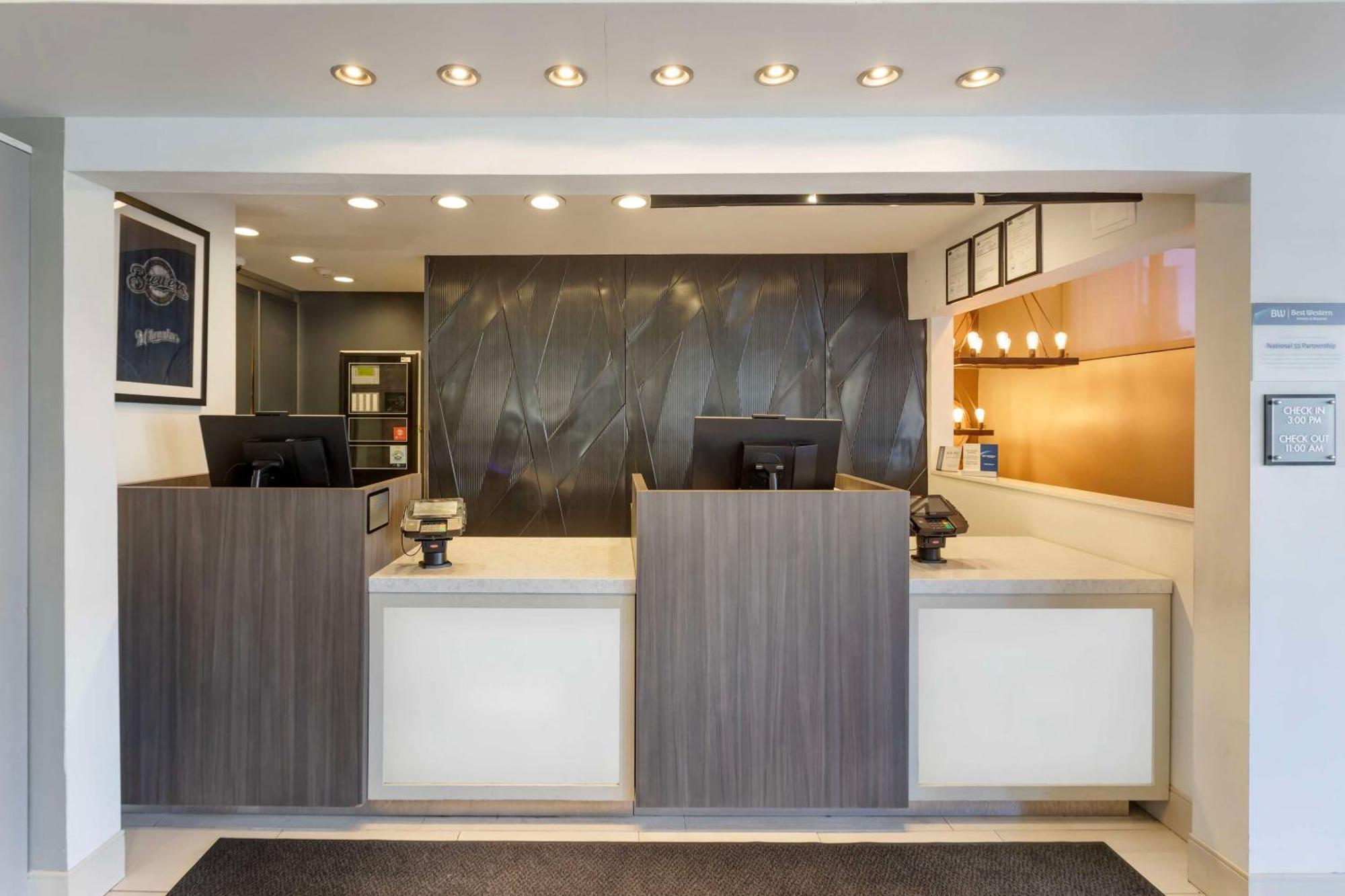 Best Western Plus Milwaukee West Ngoại thất bức ảnh