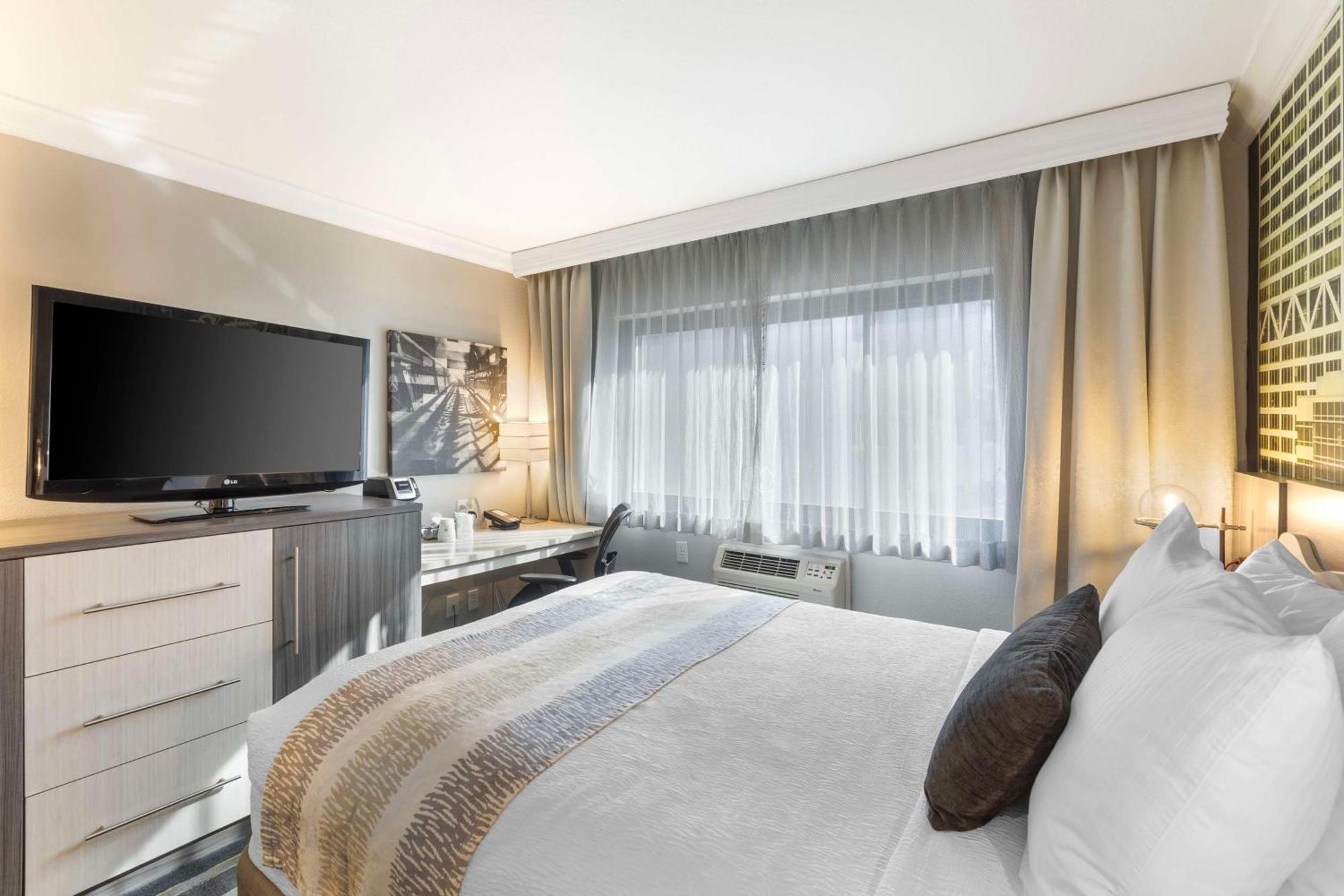 Best Western Plus Milwaukee West Ngoại thất bức ảnh