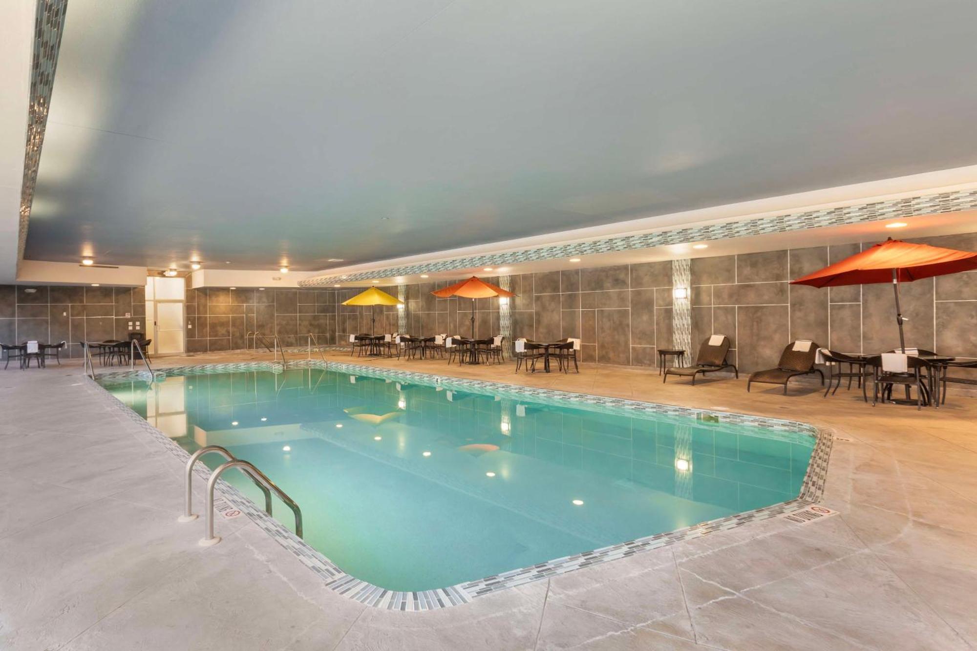 Best Western Plus Milwaukee West Ngoại thất bức ảnh