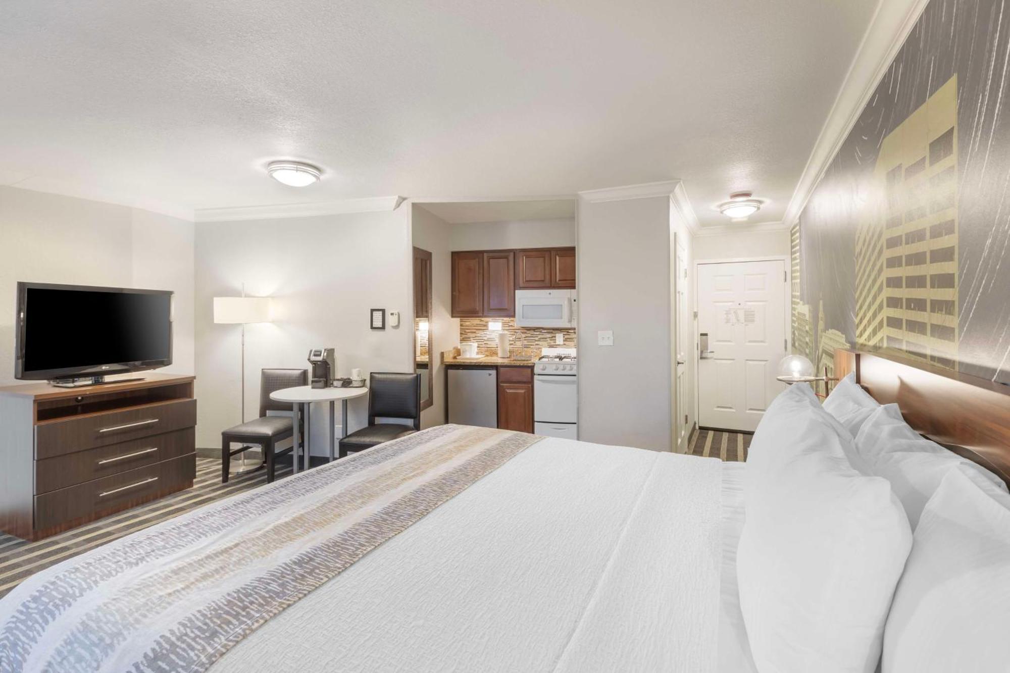 Best Western Plus Milwaukee West Ngoại thất bức ảnh