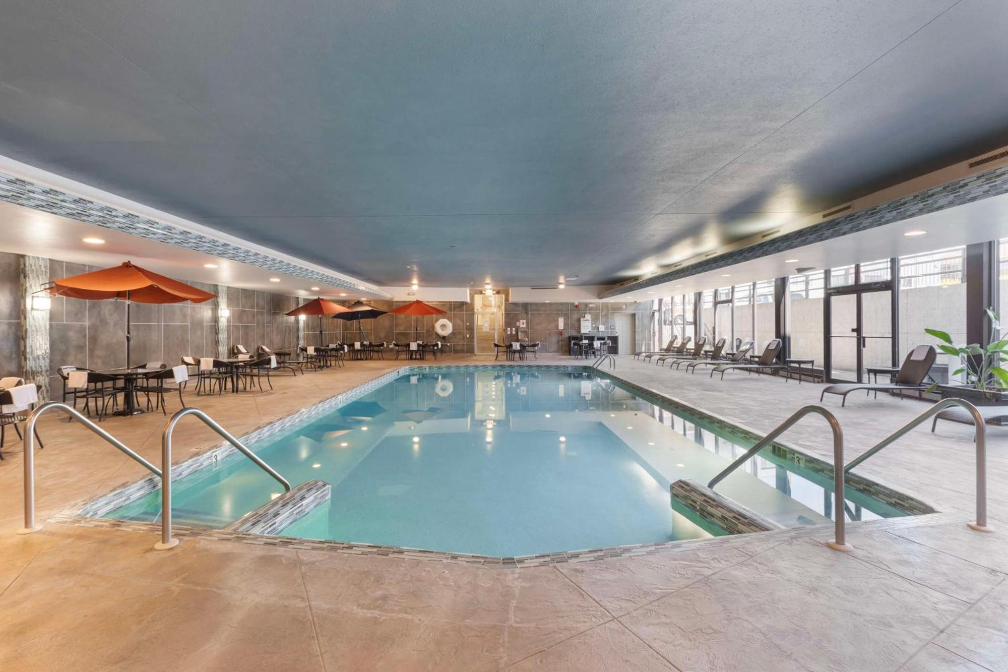 Best Western Plus Milwaukee West Ngoại thất bức ảnh