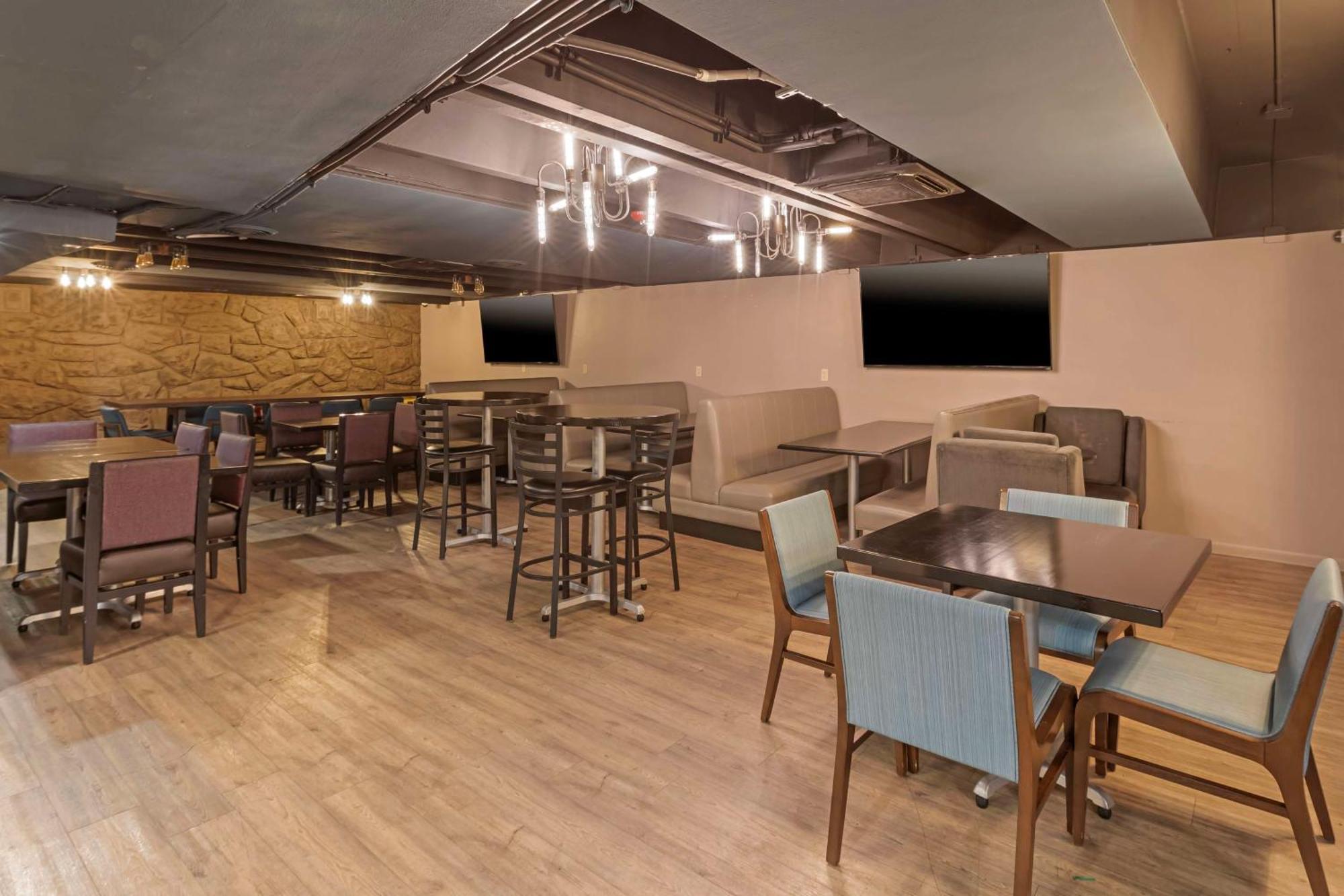 Best Western Plus Milwaukee West Ngoại thất bức ảnh