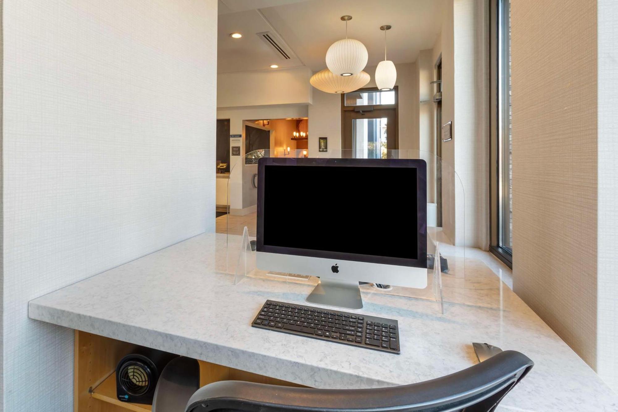 Best Western Plus Milwaukee West Ngoại thất bức ảnh