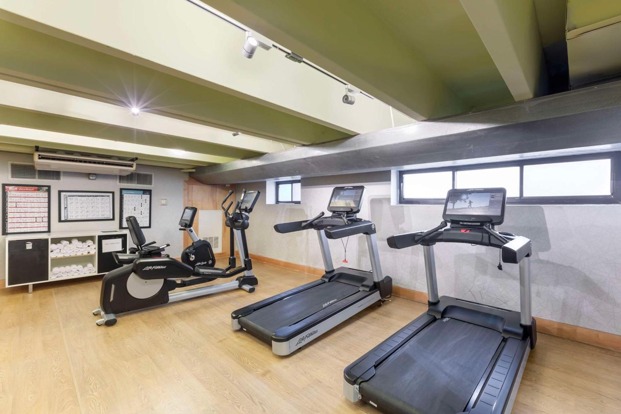 Best Western Plus Milwaukee West Ngoại thất bức ảnh