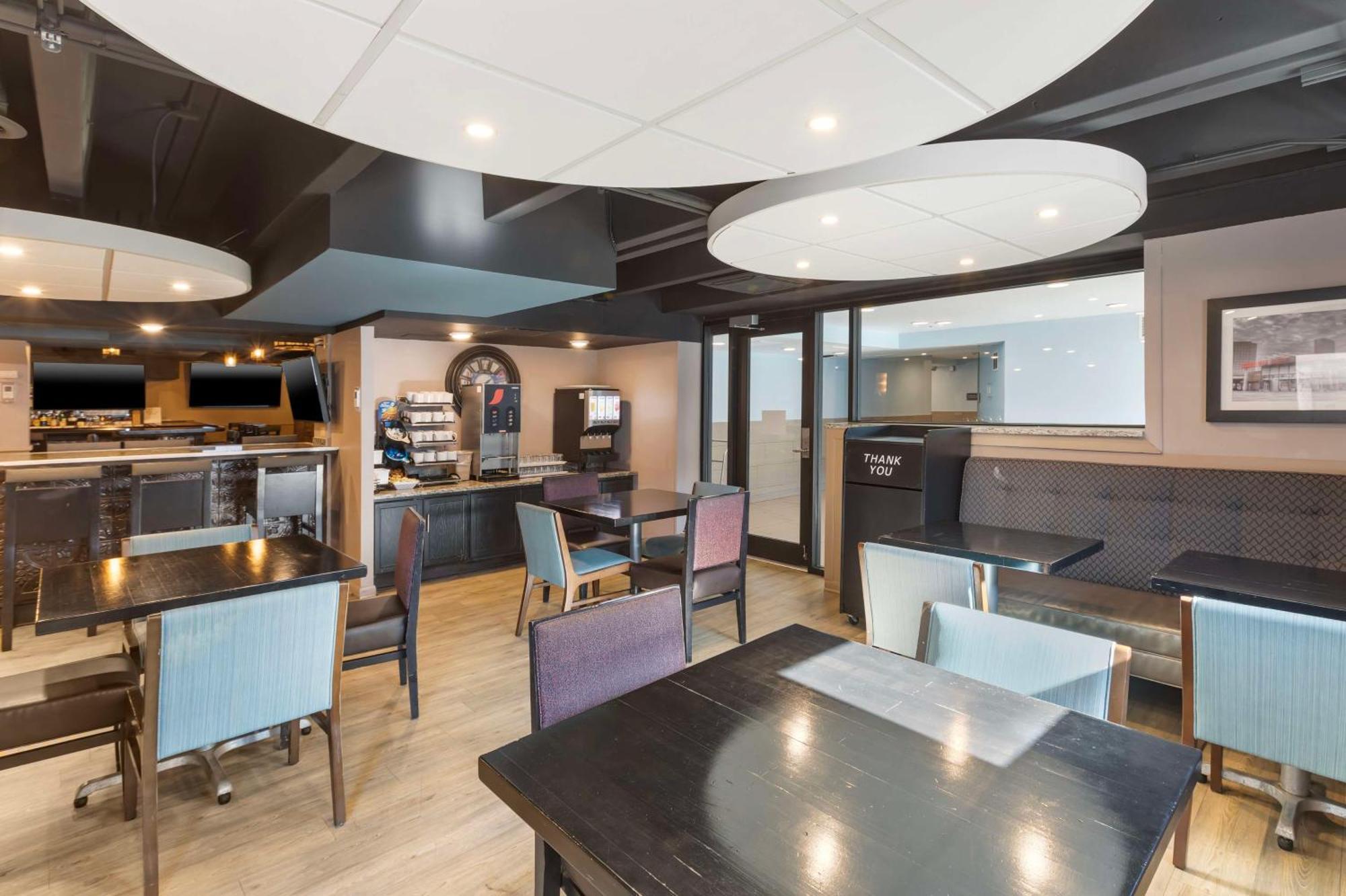 Best Western Plus Milwaukee West Ngoại thất bức ảnh