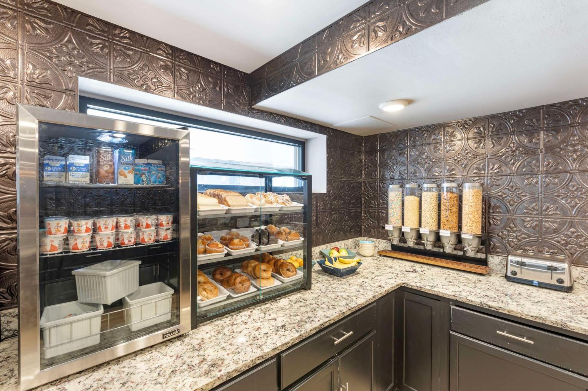 Best Western Plus Milwaukee West Ngoại thất bức ảnh