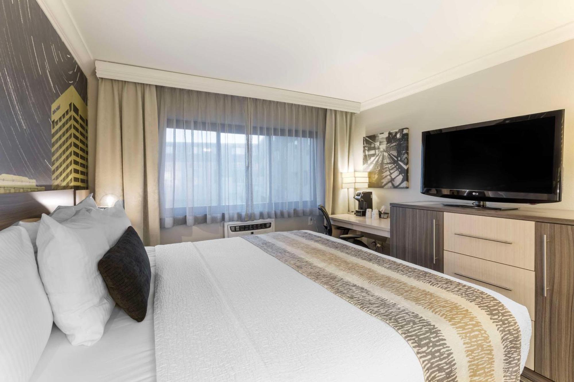 Best Western Plus Milwaukee West Ngoại thất bức ảnh